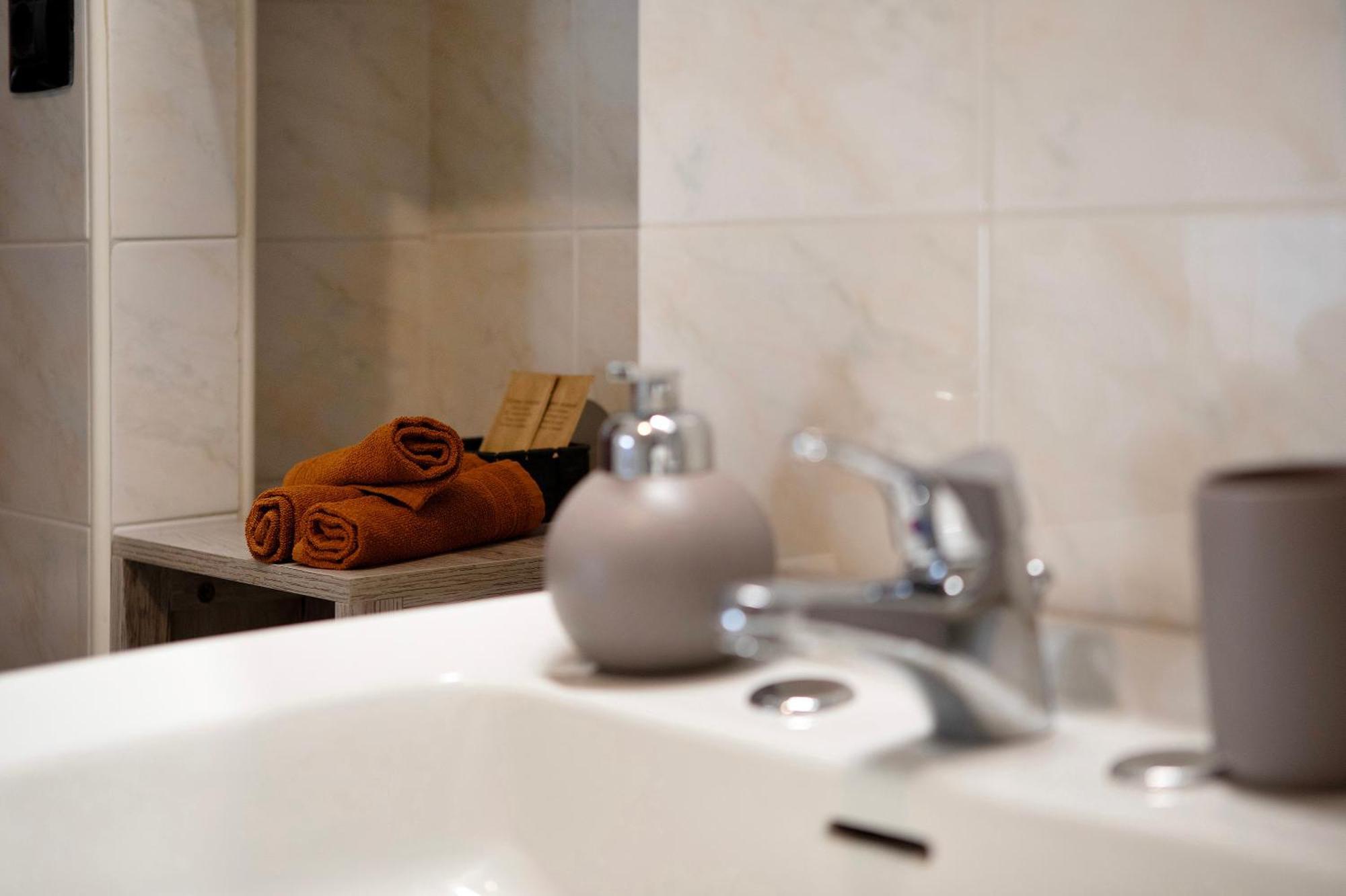 אאוסטה Maison Bebe Terre Blanche מראה חיצוני תמונה